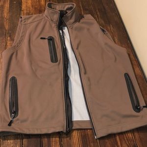 Zero restriction tour series vest